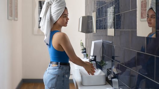 Modern bathroom with updated hardware, fresh paint, and stylish decor showcasing budget-friendly bathroom upgrades.