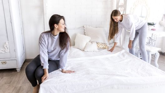 How to choose the right mattress for your sleep style – sleeping positions on different mattress types.